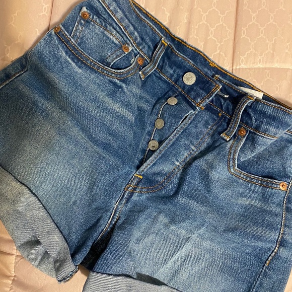 Levi’s shorts - Picture 3 of 8